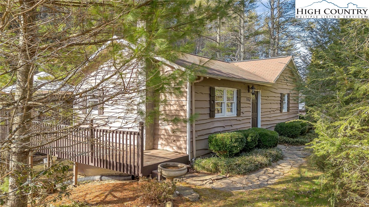 2862 Lower Nettle Knob Road West Jefferson, NC 28694 - Photo 11 of 41 a porch with seating space