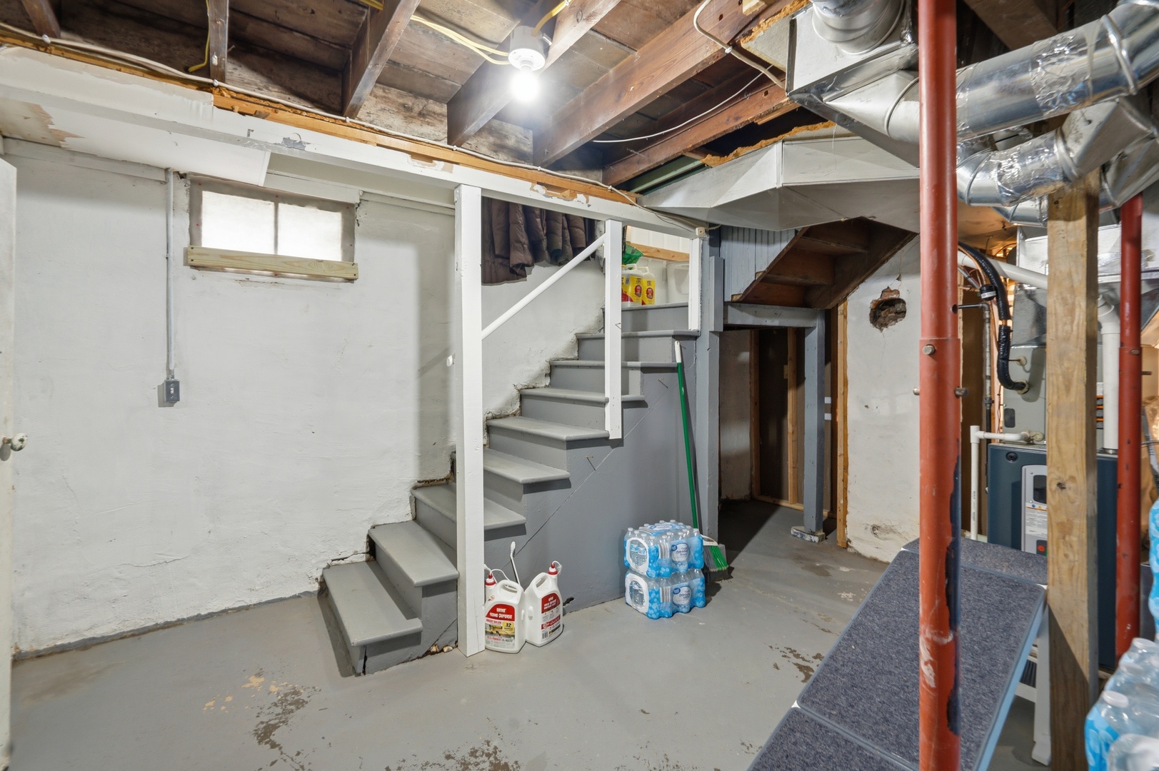 1507 Pershing Boulevard Clinton, IA 52732 - Photo 19 of 29 a view of entryway with livingroom