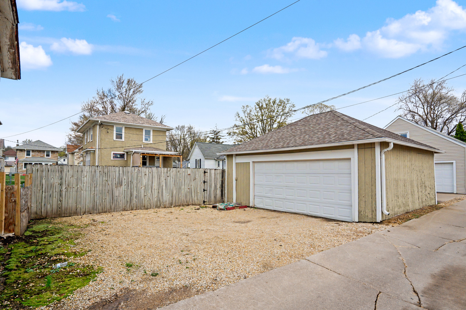 1507 Pershing Boulevard Clinton, IA 52732 - Photo 25 of 29 a front view of a house