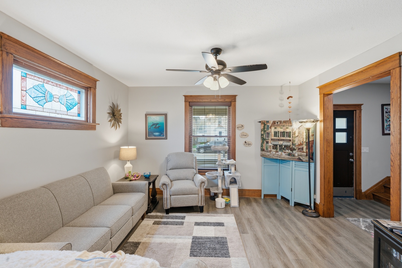 1507 Pershing Boulevard Clinton, IA 52732 - Photo 4 of 29 a living room with furniture and wooden floor