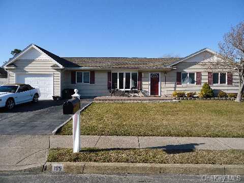 165 Glen Summer Road Holbrook, NY 11741 - Photo 1 of 1 Gallery Image 1