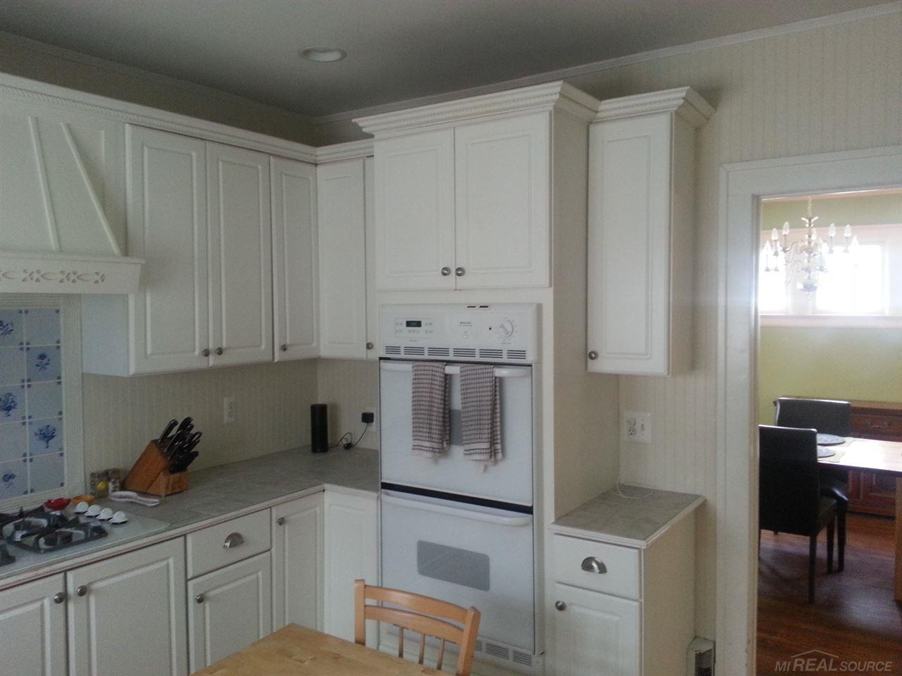 1379 Nottingham Road Grosse Pointe, MI 48230 - Photo 12 of 25 31248927-11.JPG