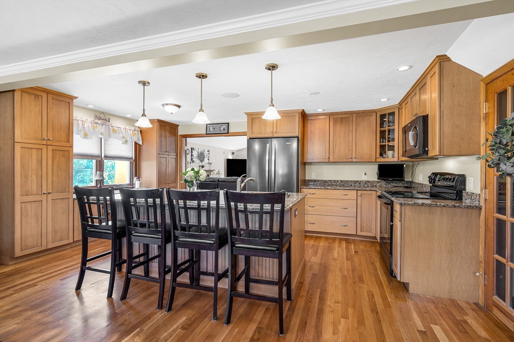 6 Surrey Road Woburn, MA 01801 - Photo 5 of 34