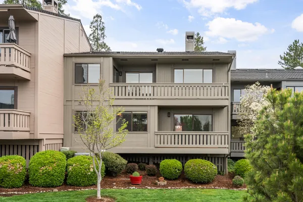 $335,000 | 302 Medford Heights Lane, Medford, OR 97504