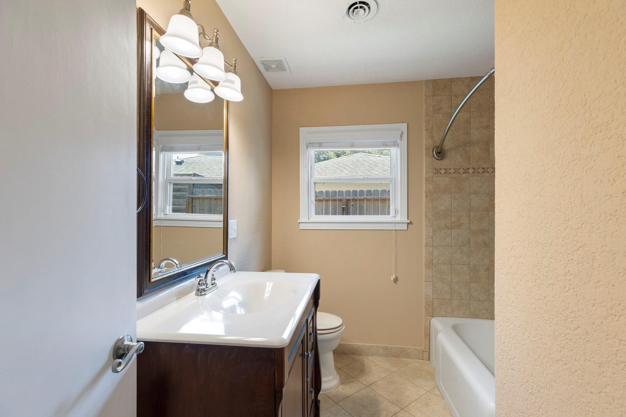1802 Turnpike Road Houston, TX 77008 - Photo 39 of 47