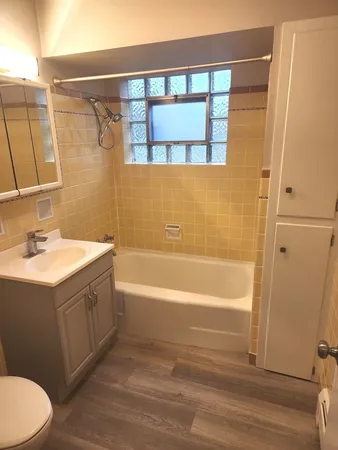 $1,500 | 5910 West Gunnison Street, Unit 1R, Chicago, IL 60630