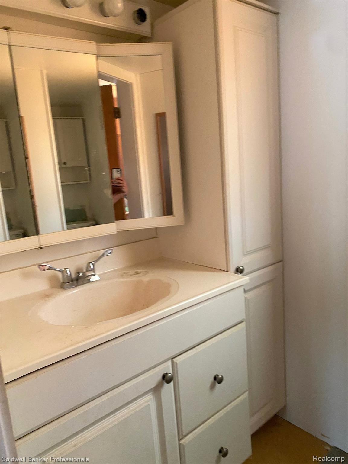 133 North Morrice Road Morrice, MI 48857 - Photo 11 of 16 11 133 Bathroom.jpg