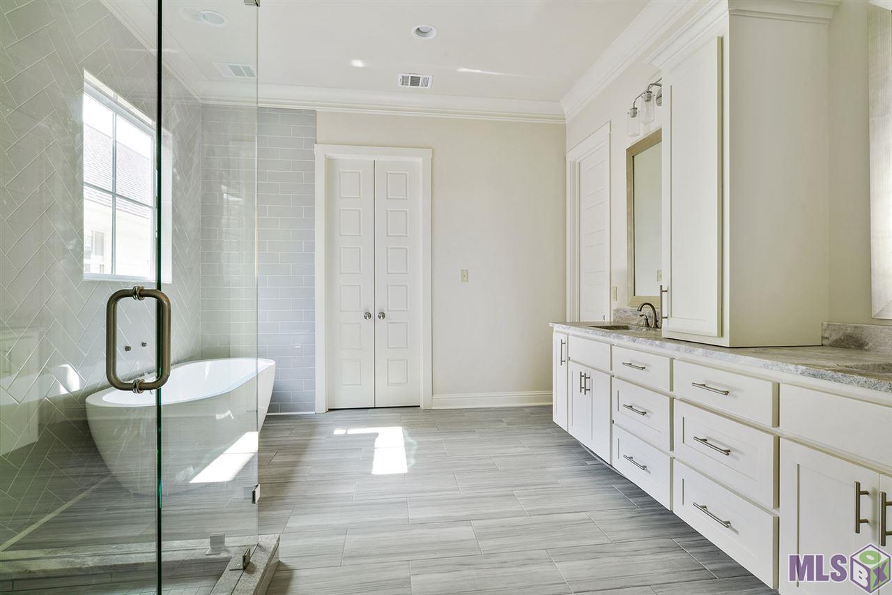 8348 Billiu Street Baton Rouge, LA 70817 - Photo 5 of 10 Master Bathroom