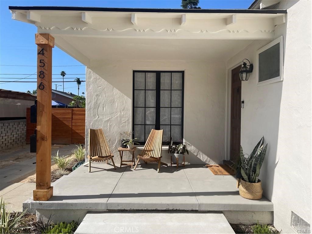 4586 Sunnyside Drive Riverside, CA 92506 - Photo 3 of 36 Large porch