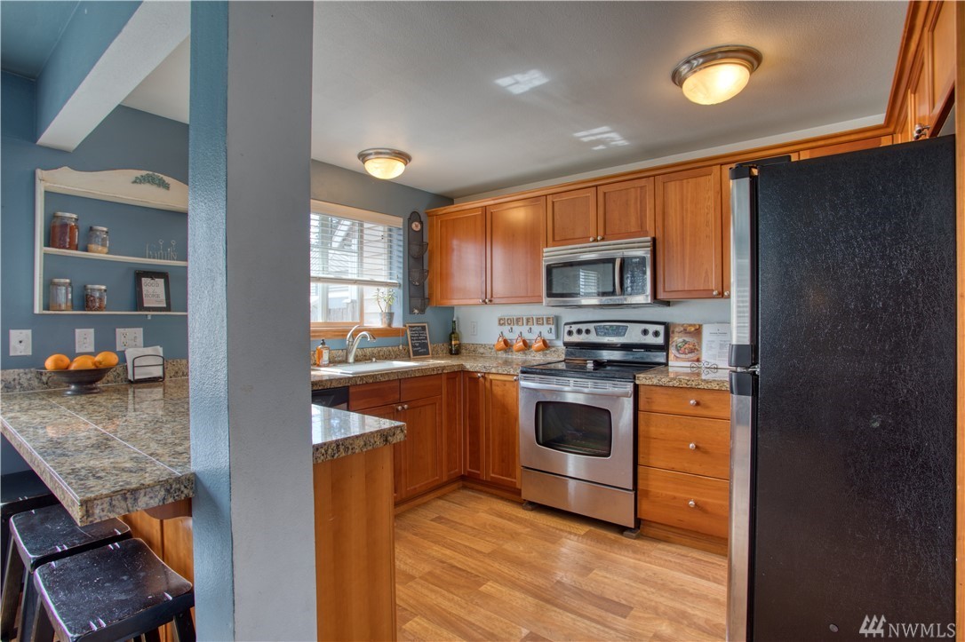 8044 212th Street Southwest, Unit 4 Edmonds, WA 98026 - Photo 2 of 13 Gallery Image 2