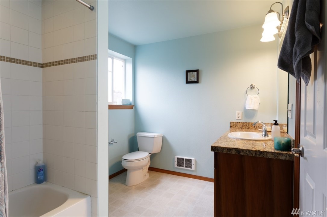 8044 212th Street Southwest, Unit 4 Edmonds, WA 98026 - Photo 11 of 13 Gallery Image 11