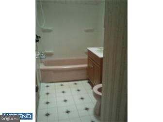 3331 Morning Glory Road Philadelphia, PA 19154 - Photo 3 of 4