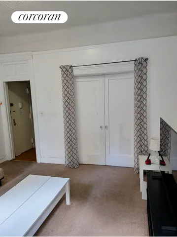 a view of livingroom with furniture