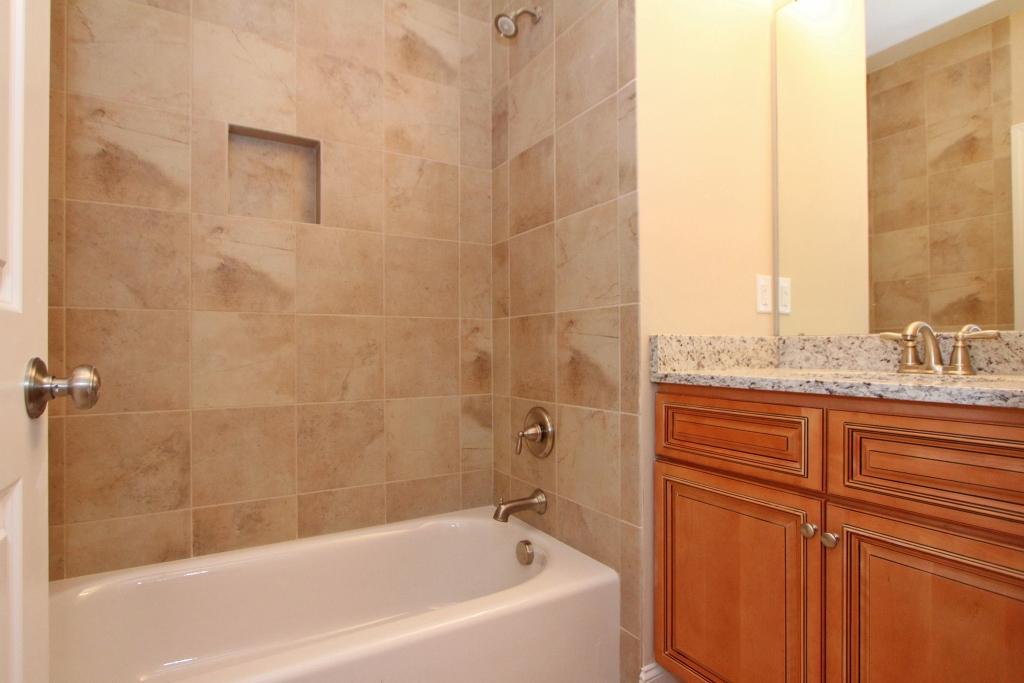 2115 Tides End Road Charleston, SC 29412 - Photo 33 of 38 Hall Bath