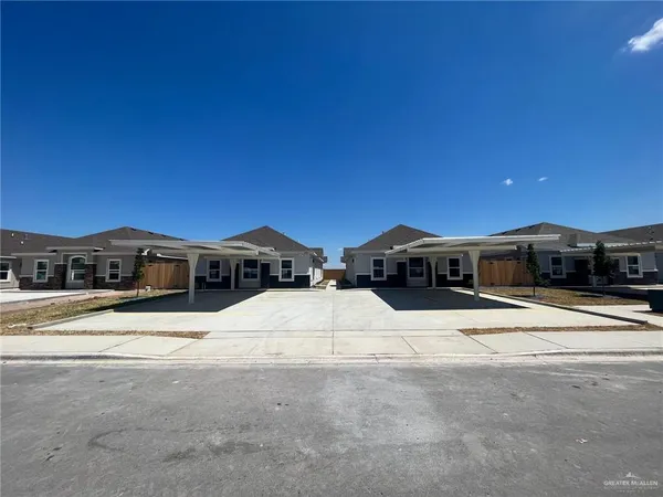 $1,050 | 912 Clarence Avenue, Unit 3, Edinburg, TX 78541