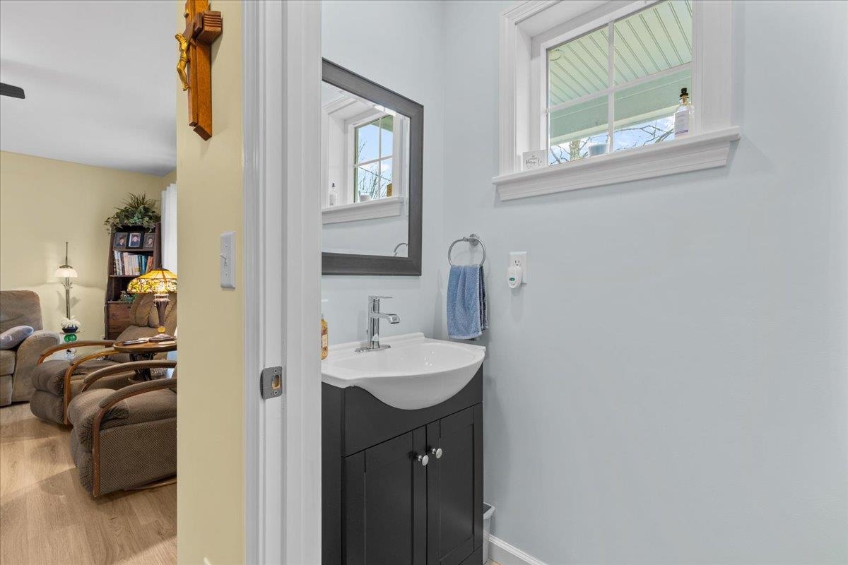 131 Lincoln Avenue St. Albans, VT 05478 - Photo 4 of 40