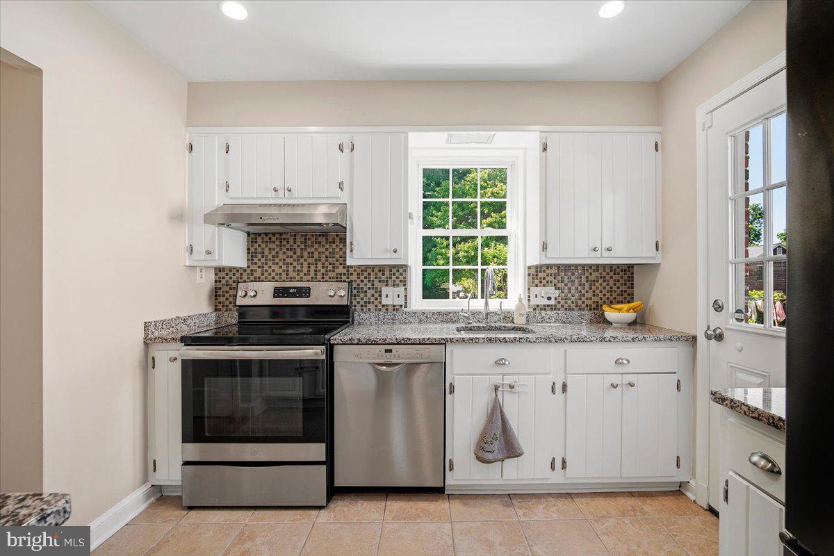 5902 Walton Road Bethesda, MD 20817 - Photo 15 of 63 Refinished/painted cabinets