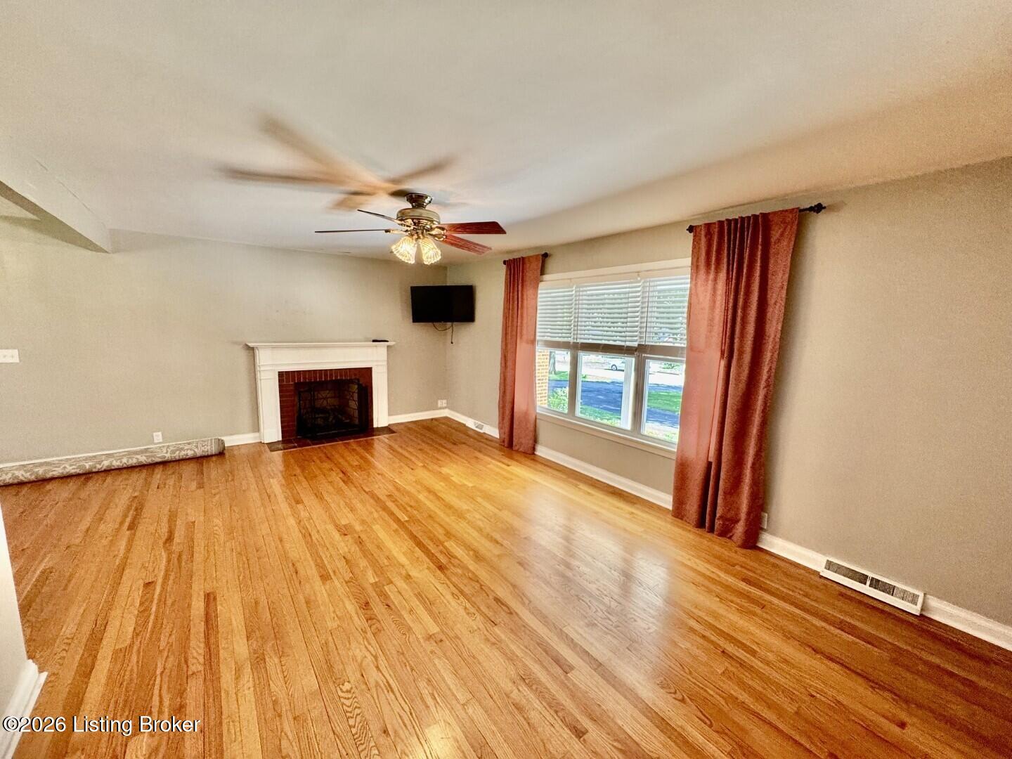 307 West Virginia Avenue Springfield, KY 40069 - Photo 9 of 36 009_Living Room