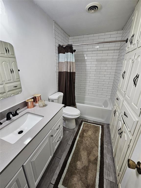 220 North Calhoun Street Groesbeck, TX 76642 - Photo 16 of 24 a bathroom with a sink a toilet and shower