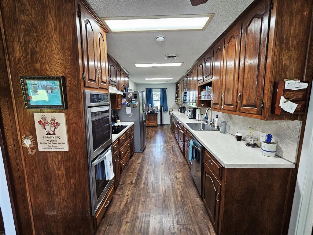 220 North Calhoun Street Groesbeck, TX 76642 - Photo 6 of 24 a kitchen with lots of counter top space