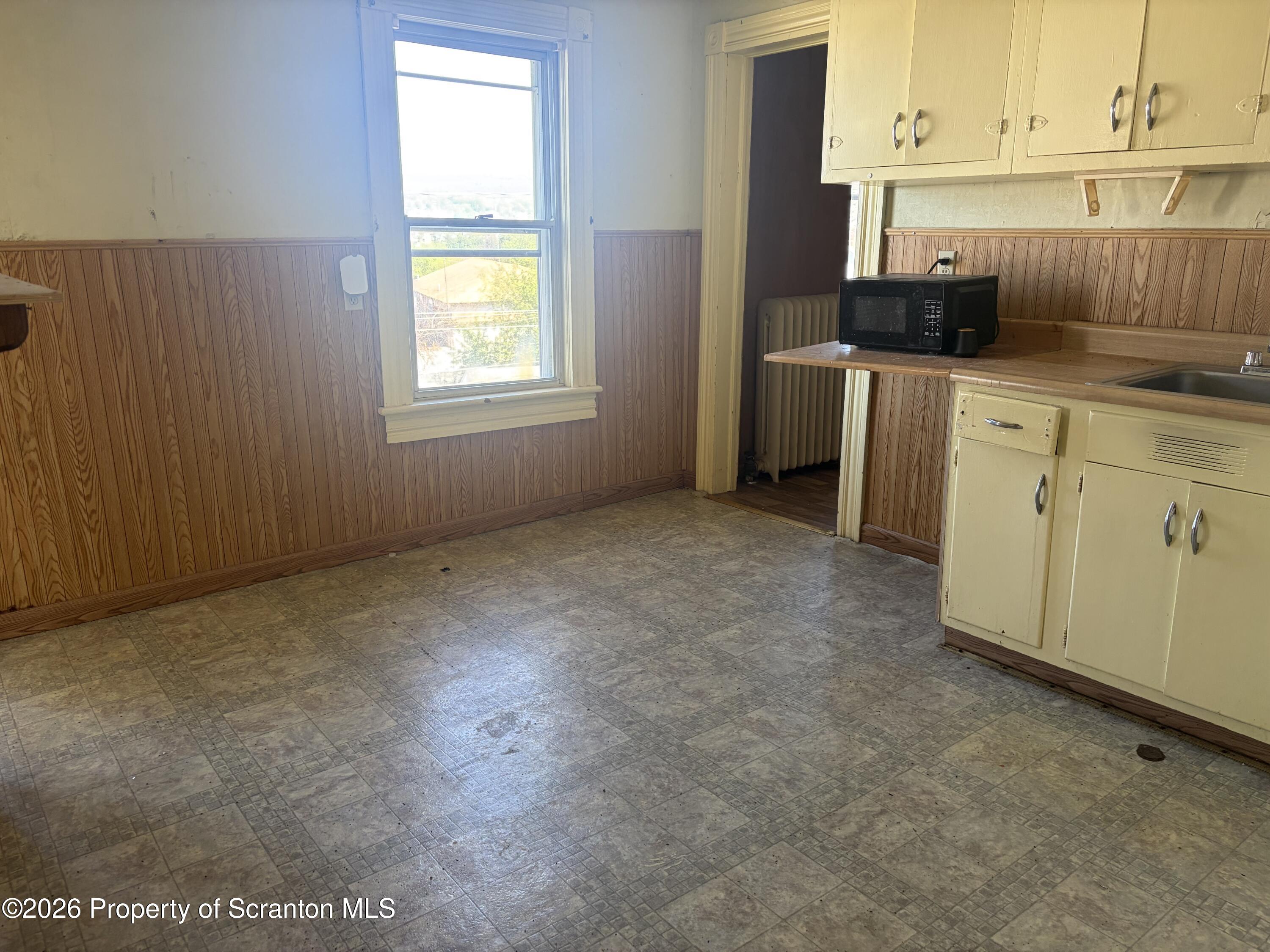 703 Smith Street Scranton, PA 18504 - Photo 6 of 10 IMG_1545