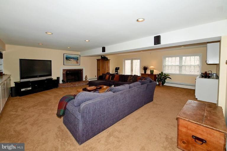 980 Saigon Road McLean, VA 22102 - Photo 13 of 16 Recreation Room