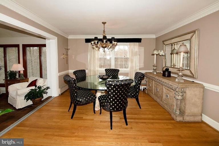 980 Saigon Road McLean, VA 22102 - Photo 3 of 16 Dining Room