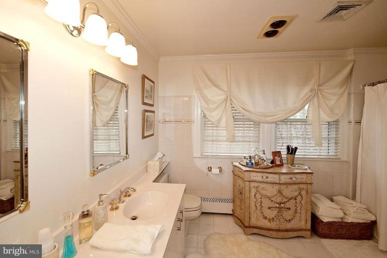 980 Saigon Road McLean, VA 22102 - Photo 9 of 16 Master Bath
