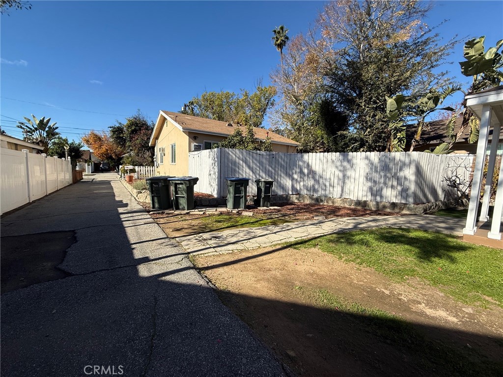 294 Linda Rosa Avenue Pasadena, CA 91107 - Photo 32 of 44