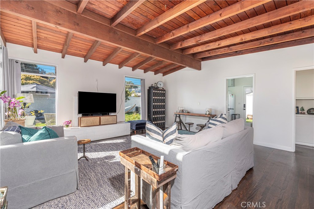 210 Vía Alameda Redondo Beach, CA 90277 - Photo 4 of 19 a living room with furniture and a flat screen tv