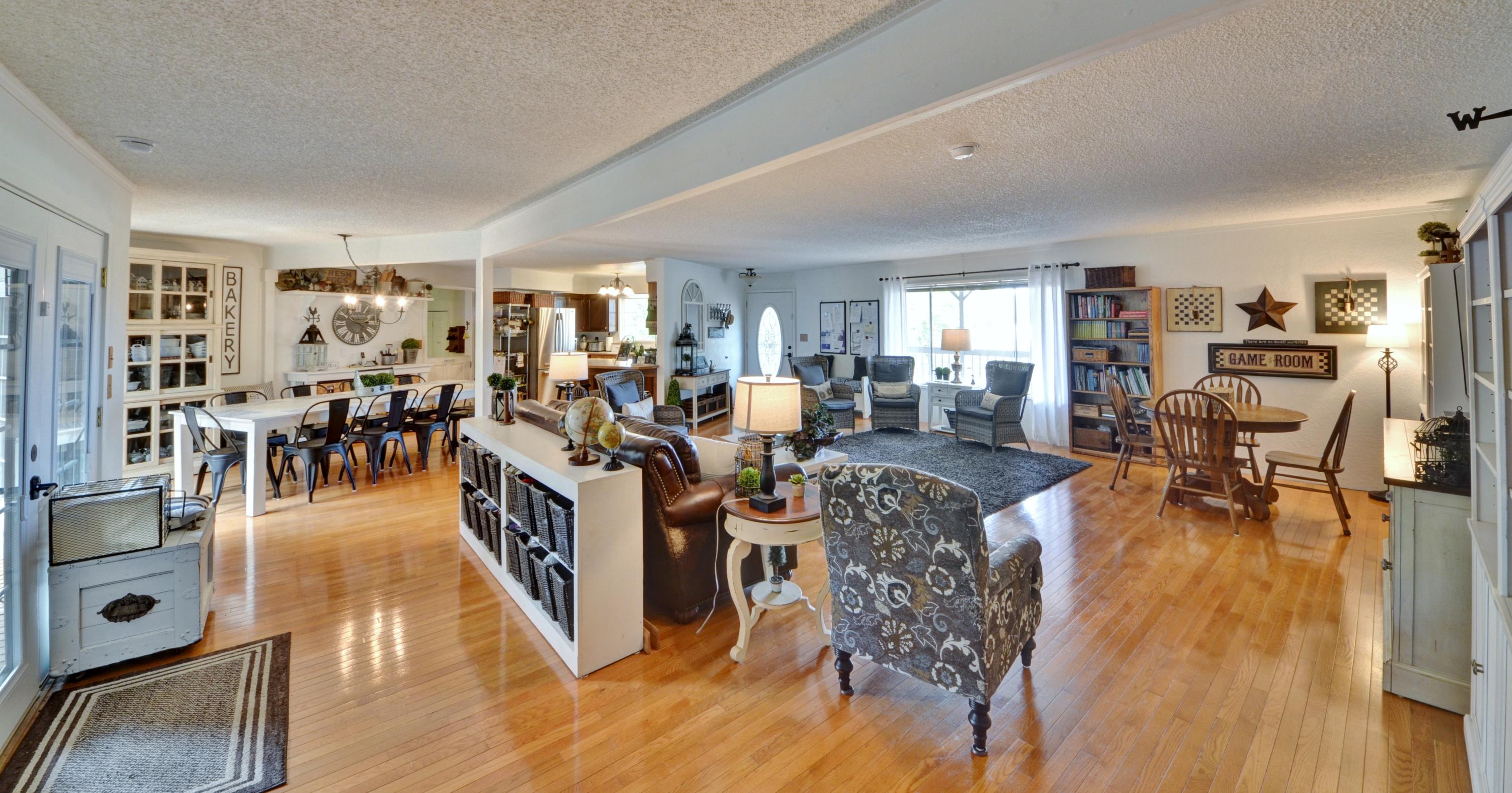 11005 Antioch Road White City, OR 97503 - Photo 11 of 62 Living /Dining area.