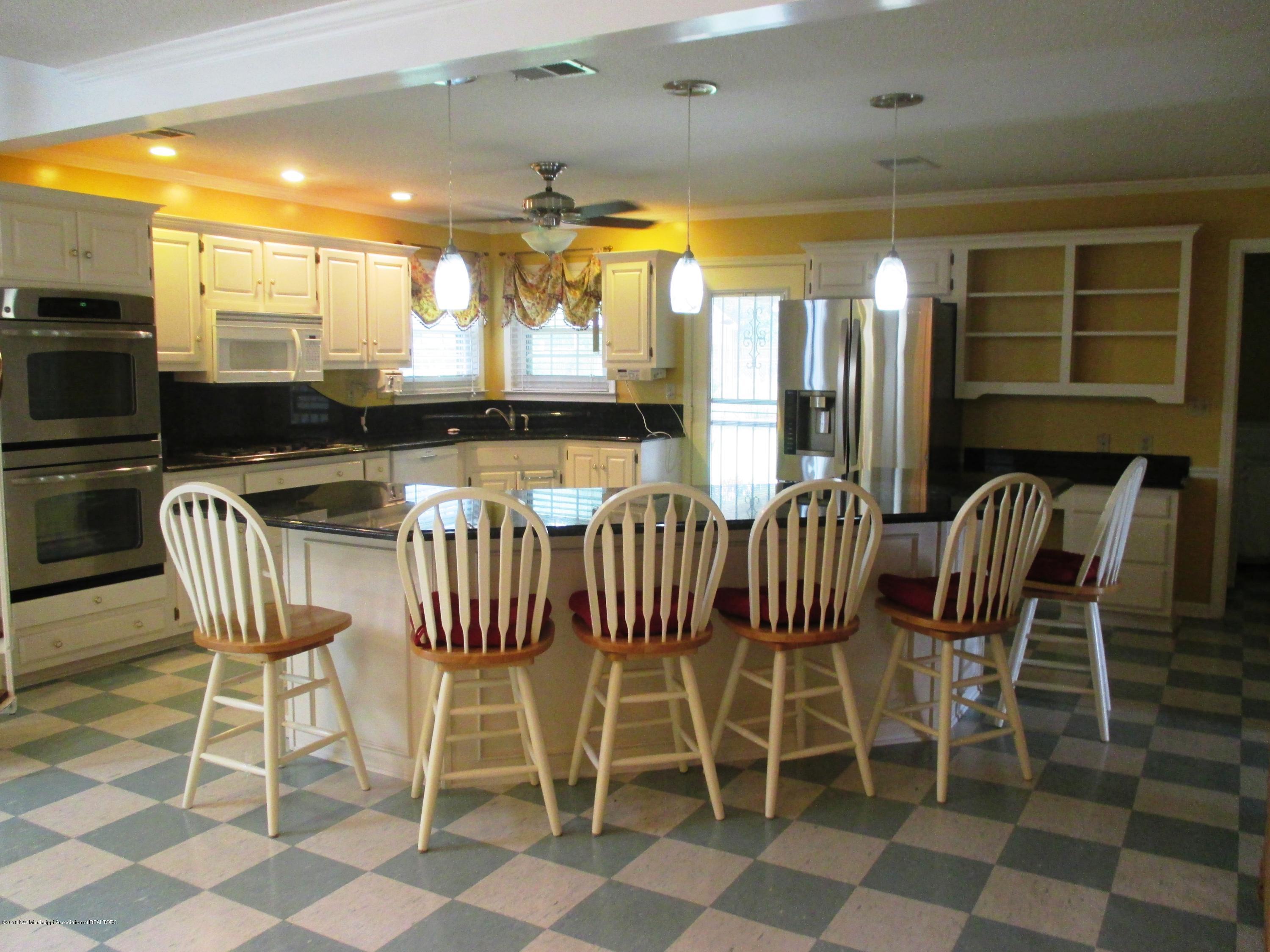 7331 Kingcrest Road Olive Branch, MS 38654 - Photo 7 of 25 Kitchen