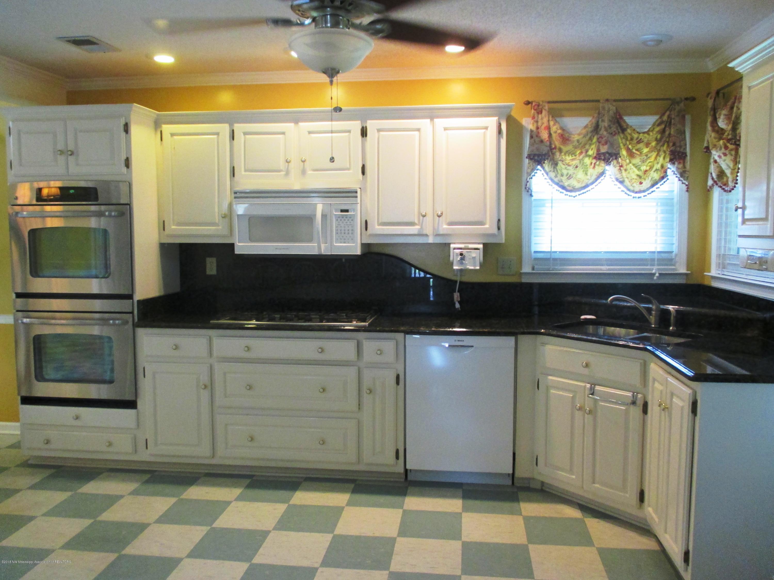 7331 Kingcrest Road Olive Branch, MS 38654 - Photo 8 of 25 Kitchen