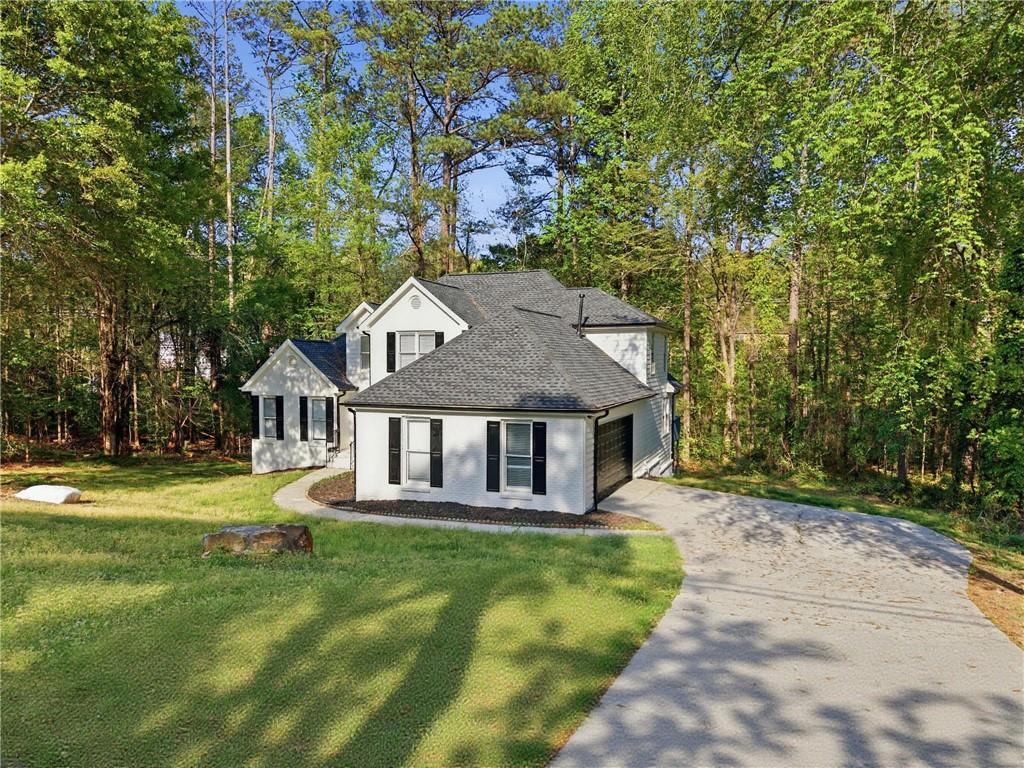 3760 Mountain Cove Road Snellville, GA 30039 - Photo 2 of 73 a front view of a house with a garden