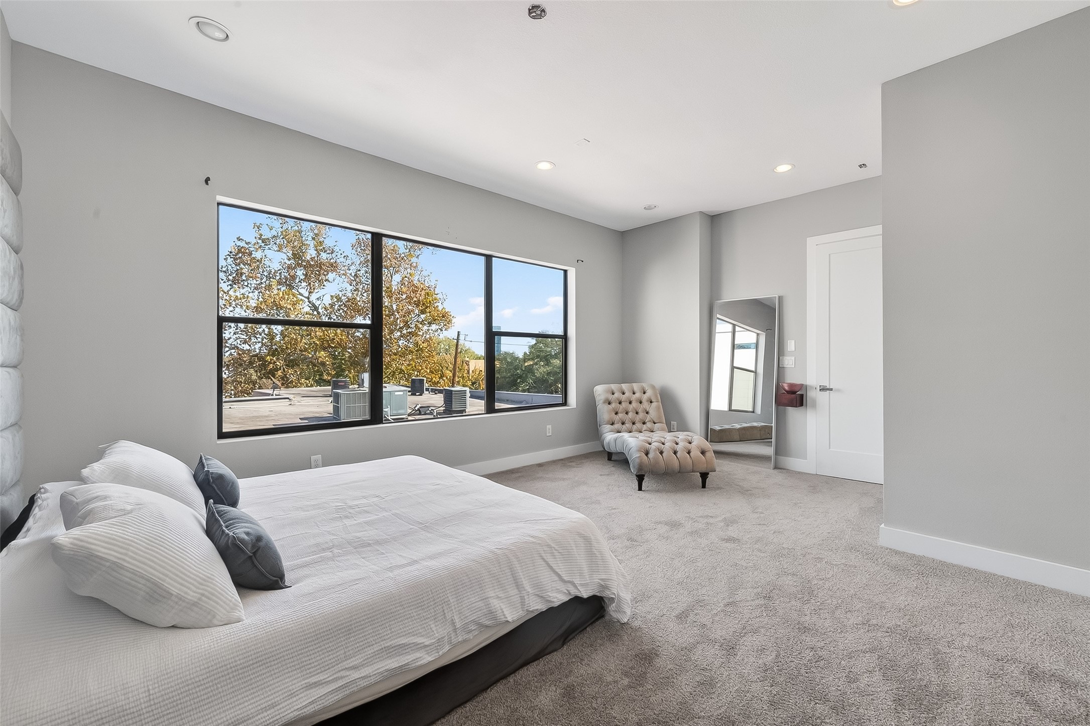 606 Pacific Street Houston, TX 77006 - Photo 30 of 41 a bedroom with bed and a large window