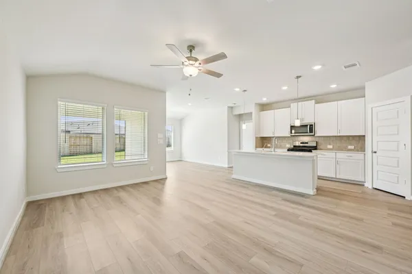 $297,490 | 5108 Redbud Vly Drive, Pearland, TX 77584