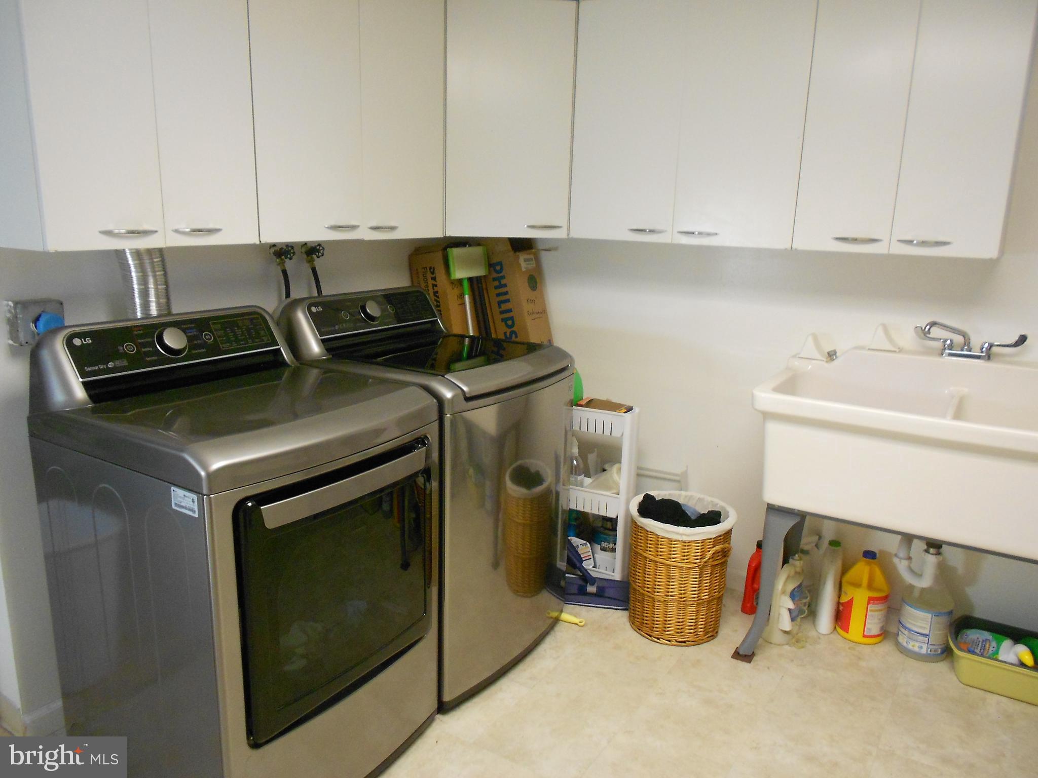 3453 Santee Road Bethlehem, PA 18017 - Photo 15 of 25 Laundry room