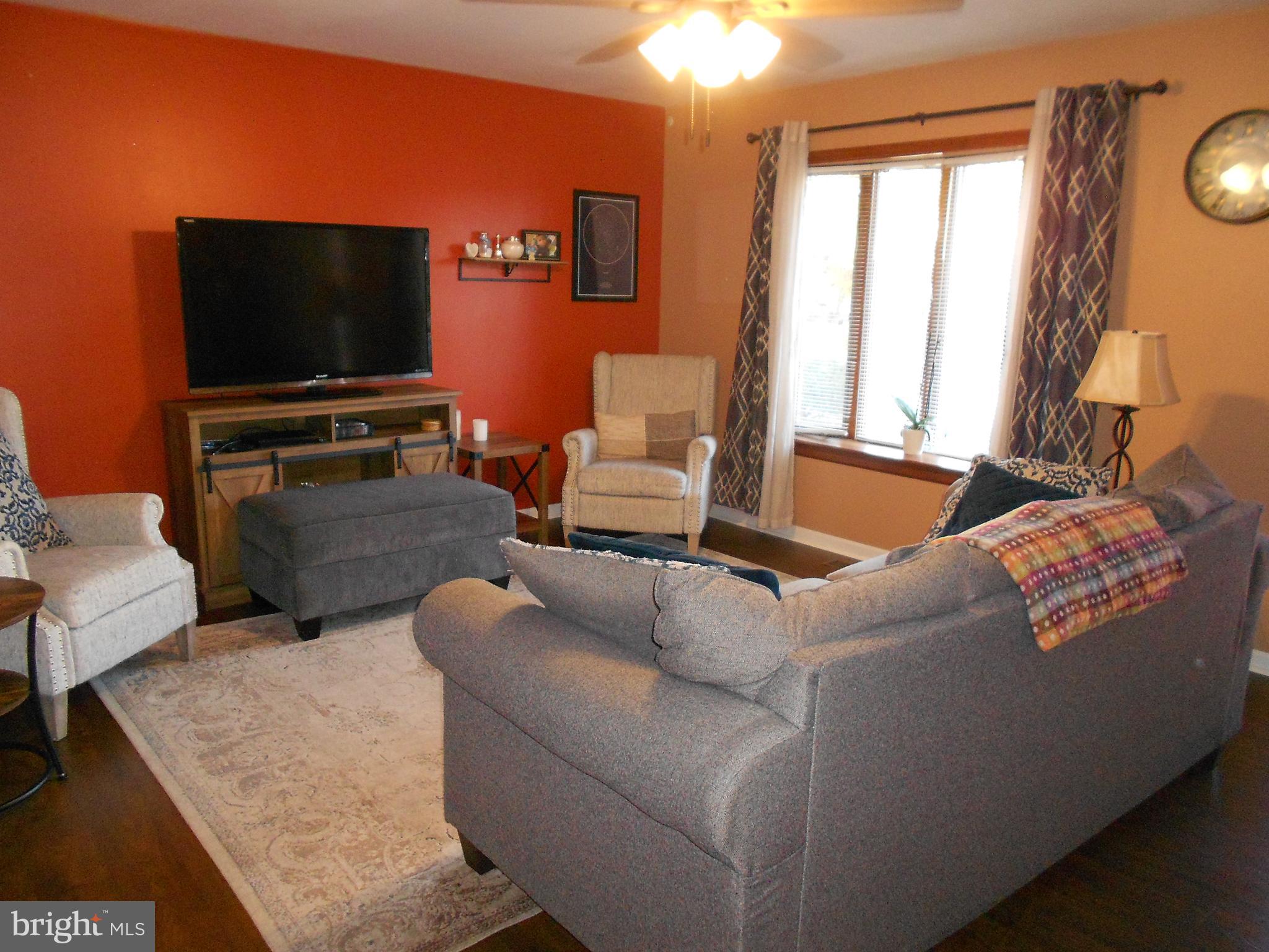 3453 Santee Road Bethlehem, PA 18017 - Photo 2 of 25 Living room