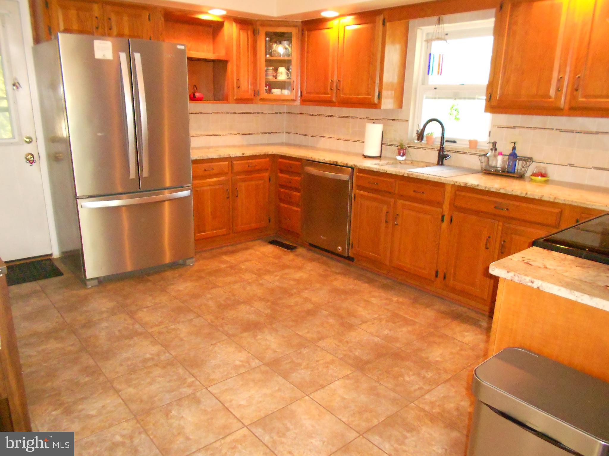 3453 Santee Road Bethlehem, PA 18017 - Photo 4 of 25 Kitchen