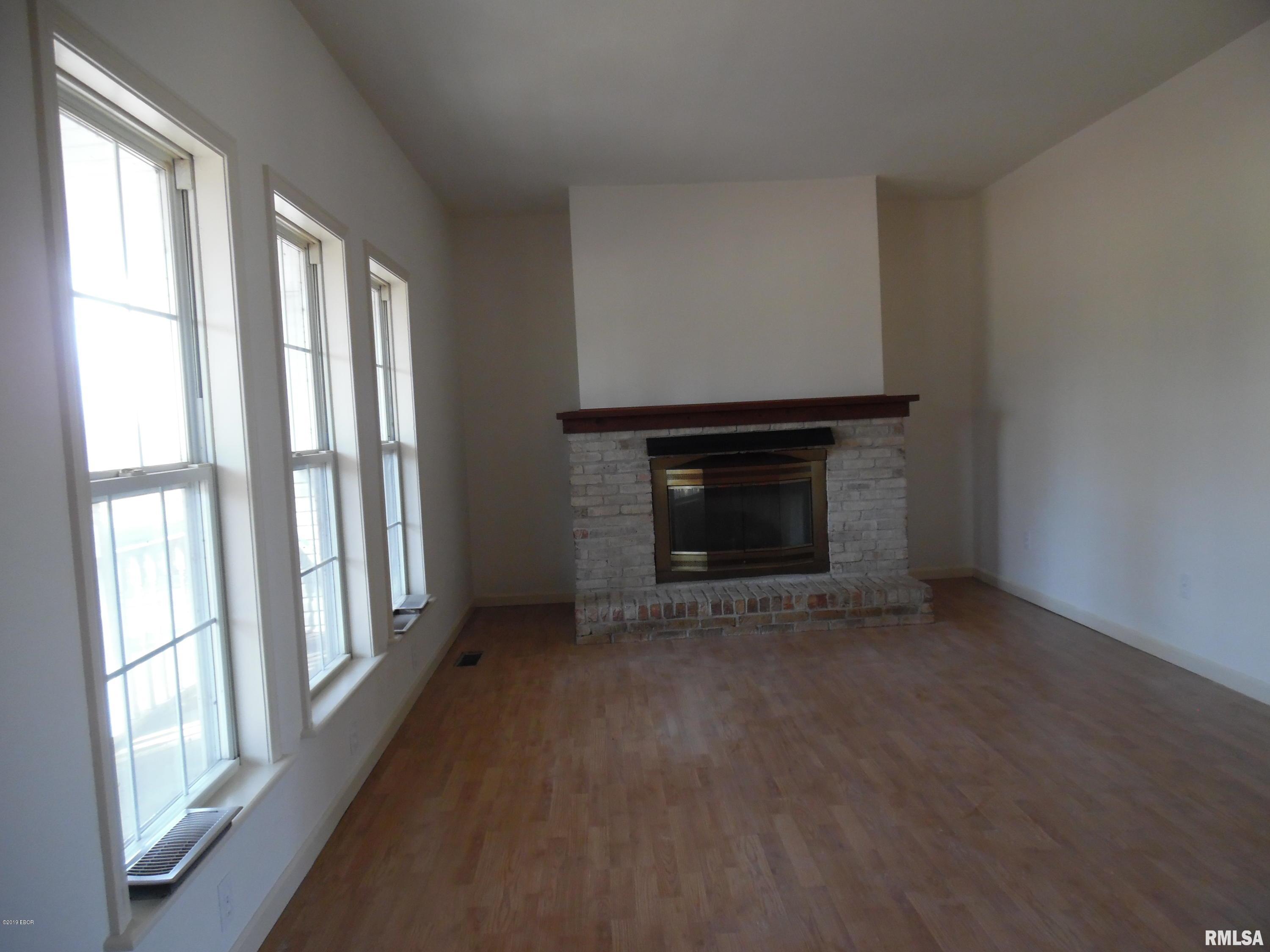 7060 East Richview Road Mount Vernon, IL 62864 - Photo 2 of 32