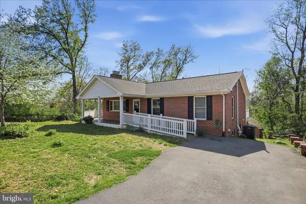 $399,999 | 1116 Summit Avenue, Front Royal, VA 22630