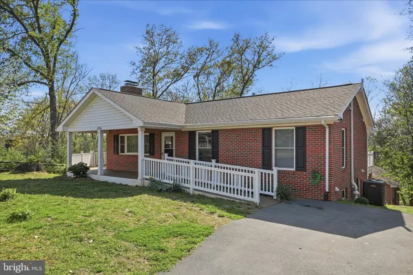 $399,999 | 1116 Summit Avenue, Front Royal, VA 22630