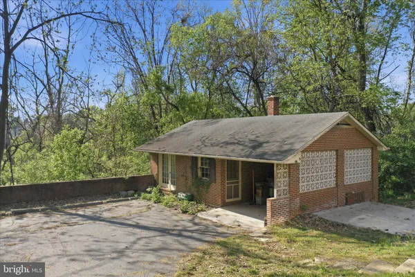 $399,999 | 1116 Summit Avenue, Front Royal, VA 22630