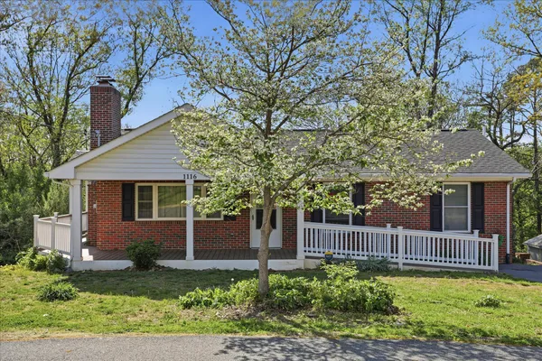 $399,999 | 1116 Summit Avenue, Front Royal, VA 22630