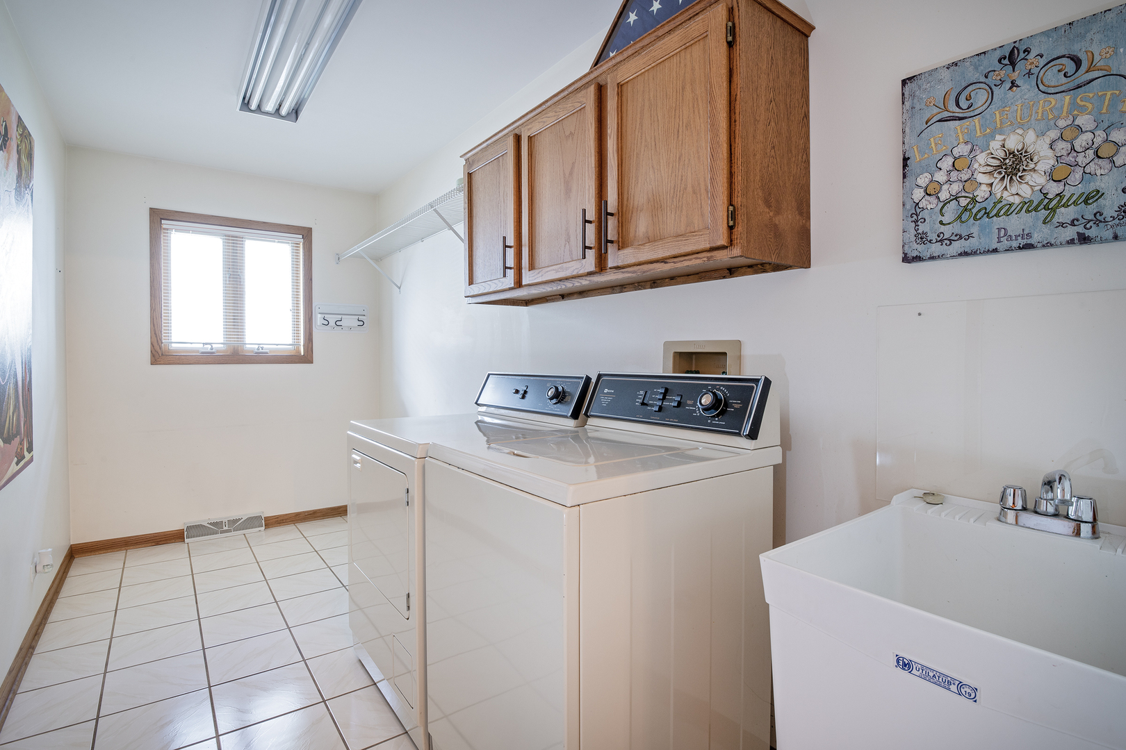 809 Tide Court Wheeling, IL 60090 - Photo 19 of 21 a utility room with dryer and washer