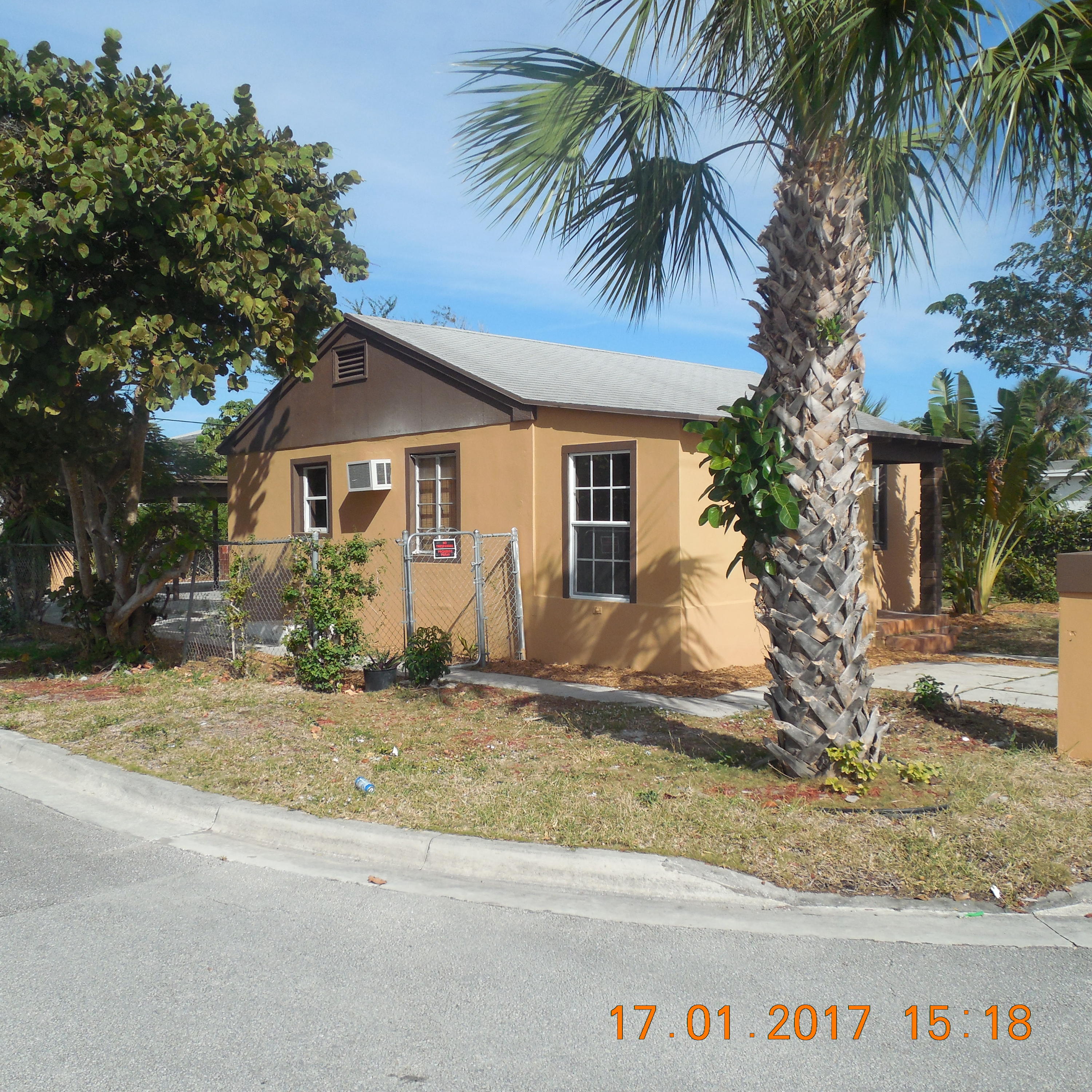 664 West 5th Street Riviera Beach, FL 33404 - Photo 4 of 20 DSCN1311