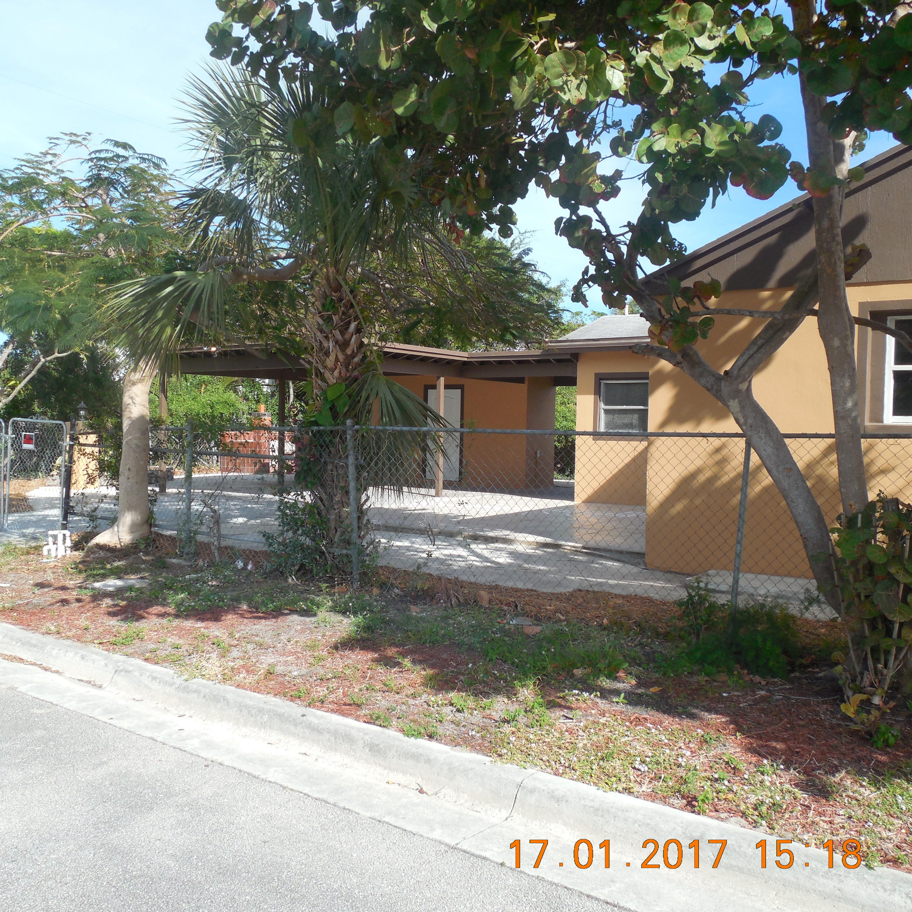 664 West 5th Street Riviera Beach, FL 33404 - Photo 5 of 20 DSCN1313