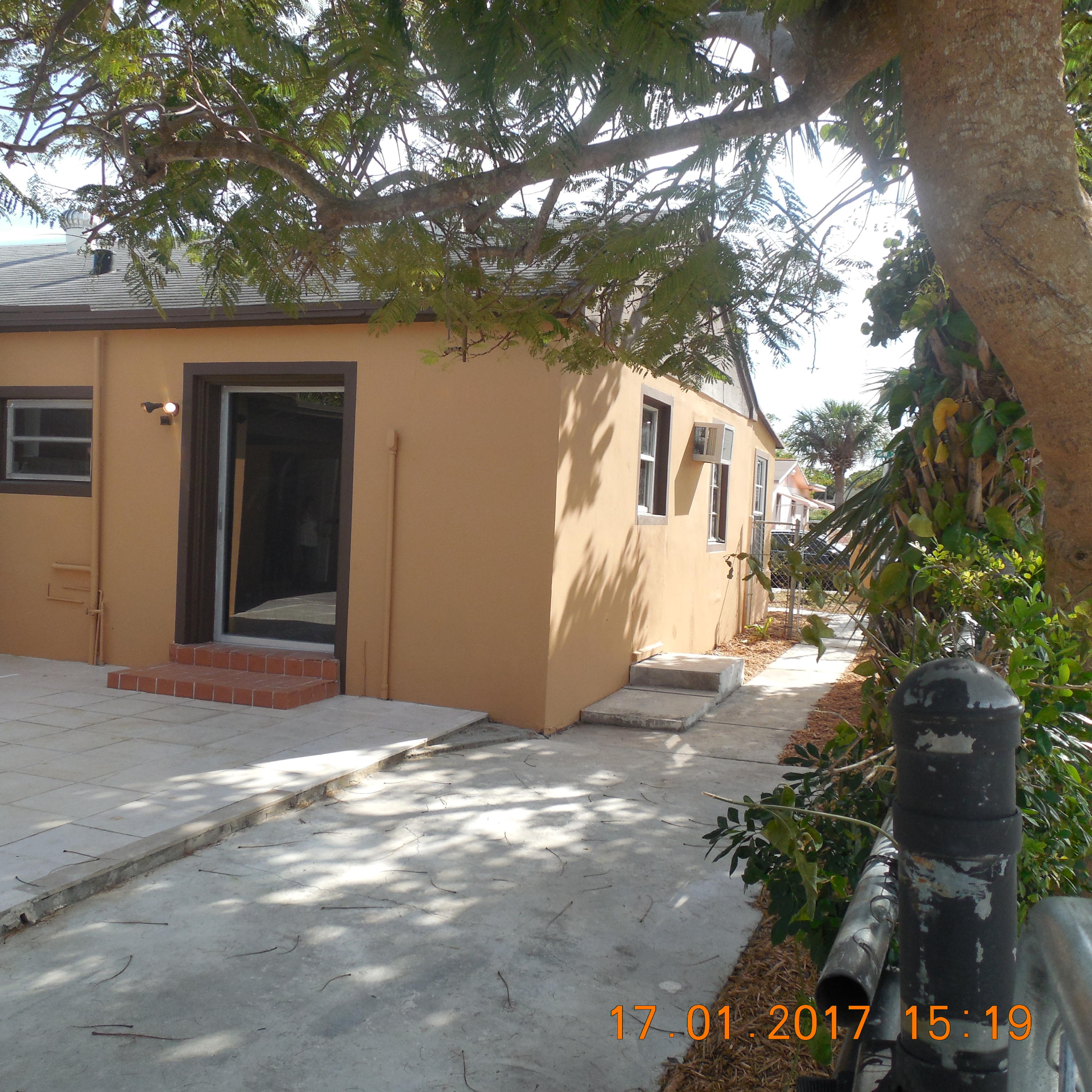 664 West 5th Street Riviera Beach, FL 33404 - Photo 8 of 20 DSCN1316