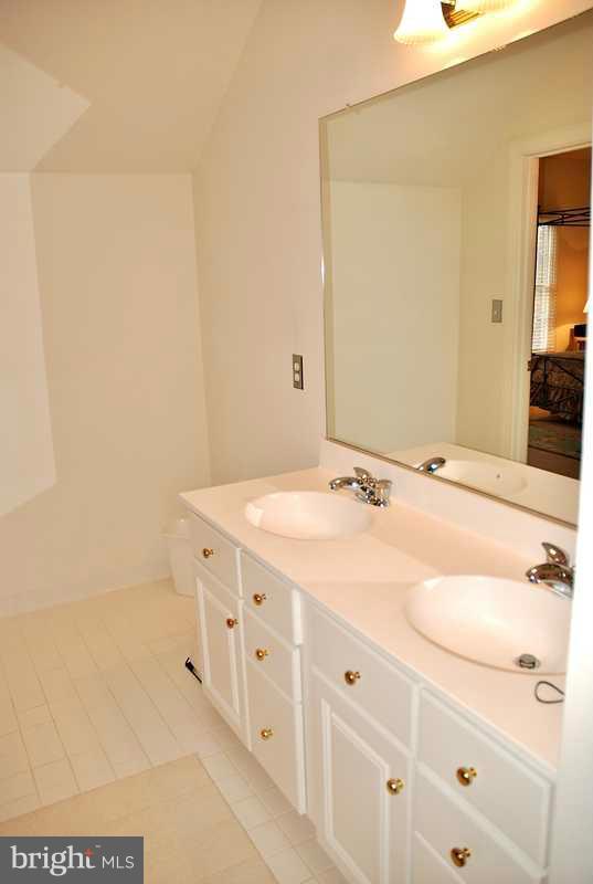 1121 Heartfields Drive Silver Spring, MD 20904 - Photo 13 of 27 Bath
