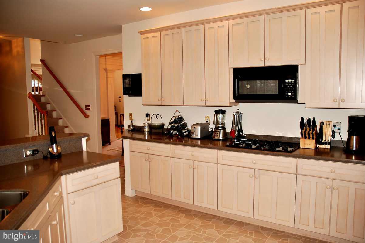 1121 Heartfields Drive Silver Spring, MD 20904 - Photo 8 of 27 Kitchen